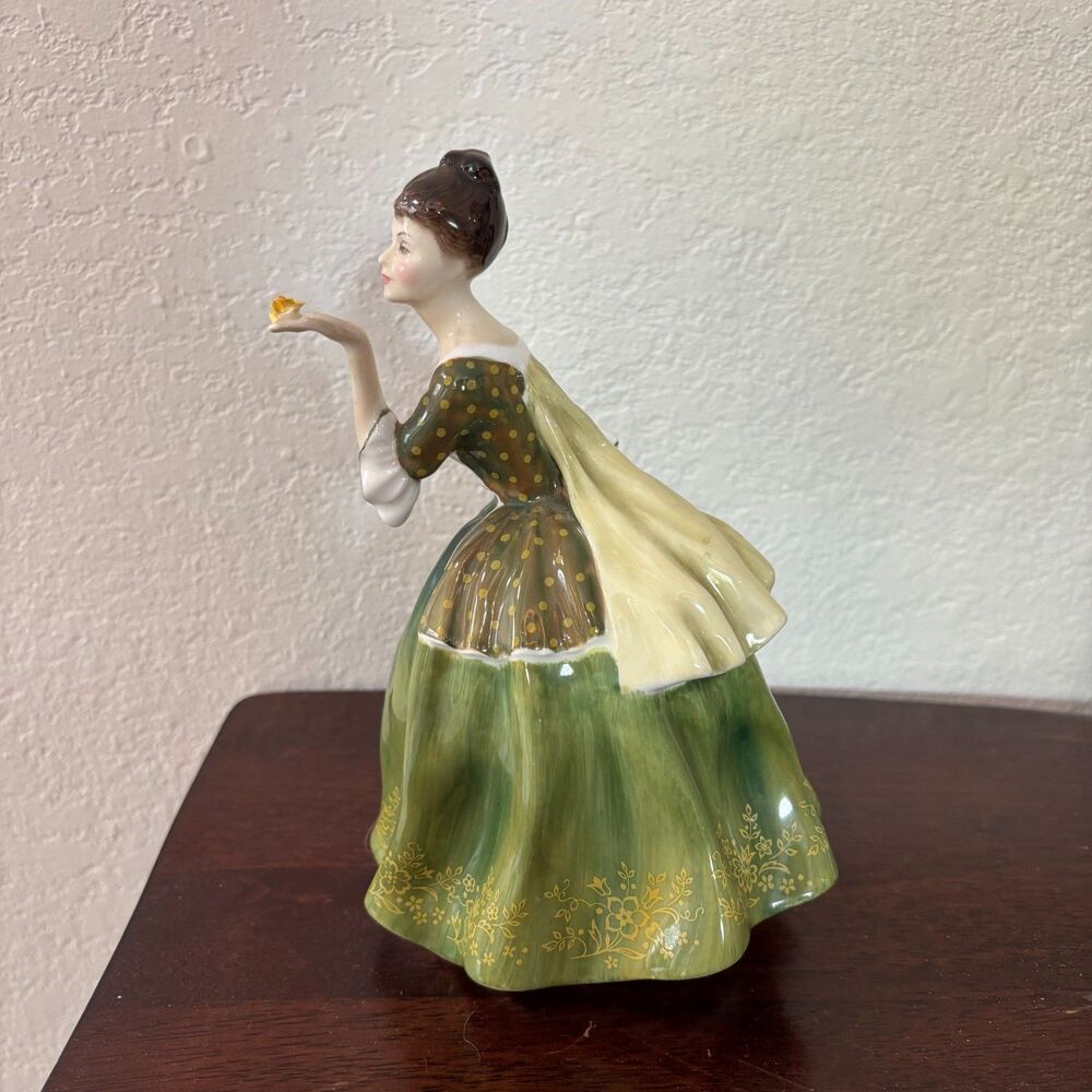 Royal Doulton White Porcelain Figurine Base with Green Markings - Picture 4 of 6